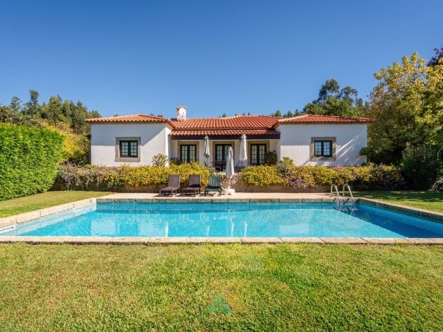 Moradia V4 de Luxo c/ Piscina e Campo de Ténis em Couto, Arc. 229m² Couto de Baixo e Couto de Cima