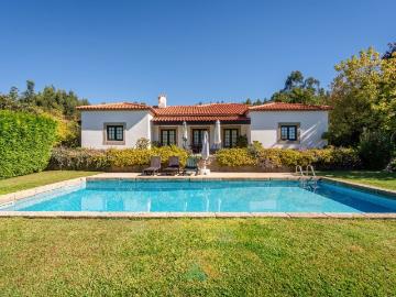 Moradia V4 de Luxo c/ Piscina e Campo de Ténis em Couto, Arc. 229m² Couto de Baixo e Couto de Cima