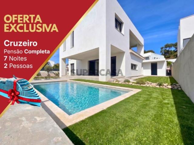 Moradia V4 de Luxo com Piscina e Garagem Charneca da Caparica