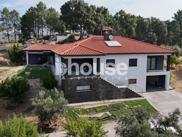 Moradia V4 de Luxo com Terreno e Vistas