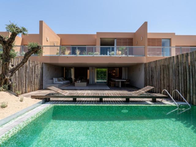 Moradia V4 exclusiva a estrear, com Jardim e Piscina privativos na Herdade dos Salgados