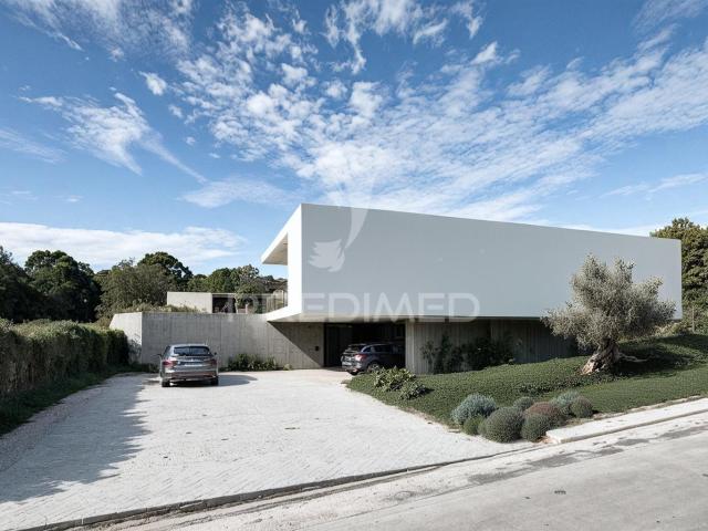 Moradia V4, em construção com piscina, Constância