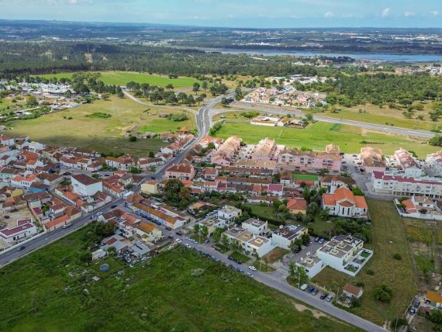 Moradia V4 em Santo António da Charneca, Barreiro Conforto, Espaço e Modernidade!