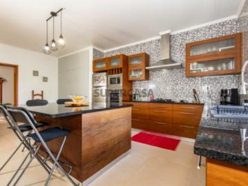 Moradia V4 Isolada com 3 Suites São Vicente Ferreira, Ponta Delgada, São Miguel