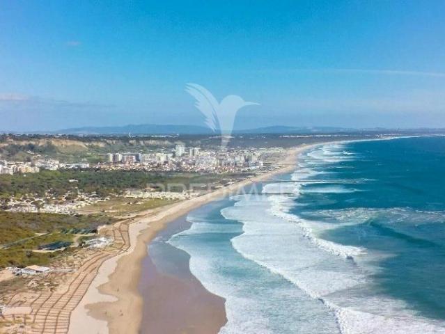 Moradia v4 junto à praia na costa da caparica