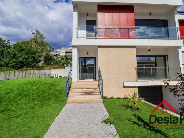 Moradia V4 para arrendamento com piscina em Viseu