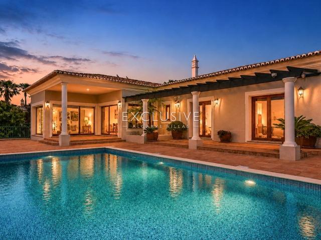 Moradia V4 para venda em Santa Bárbara de Nexe com vistas de. 251m² Santa bárbara de nexe