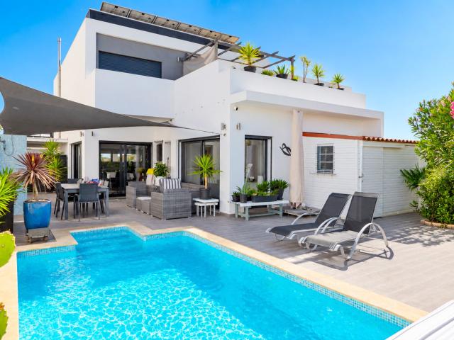 Moradia V4, piscina, vista desafogada, Pechão Olhão 186m² Pechão