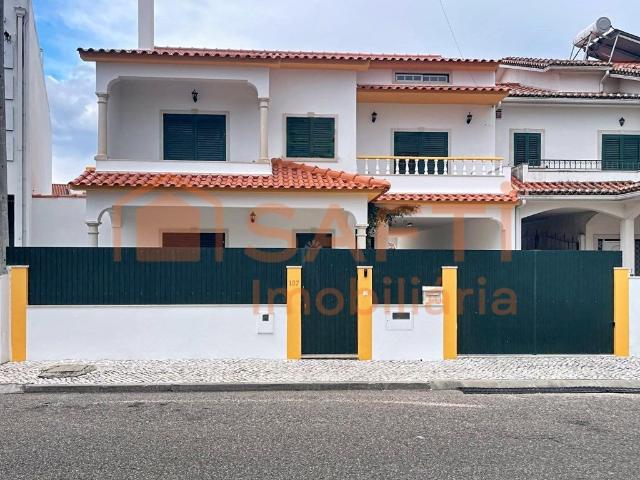 Moradia V5 no centro do Entroncamento, Santarém 0m² Torres Novas São Pedro, Lapas e Ribeira Branca