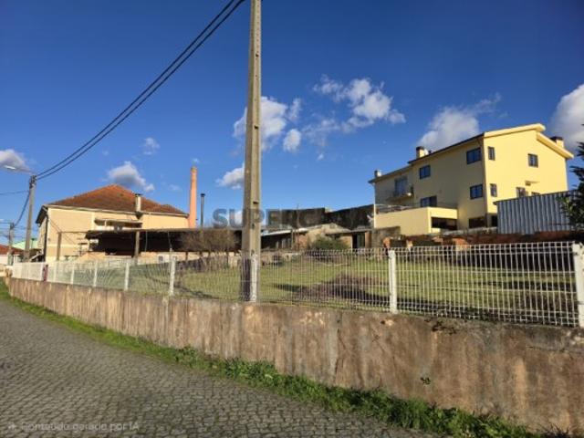 Moradia V5 Isolada com 295 m² de Área Bruta + Terreno de 1456 m² Grande Potencial de Transformação Valongo 550.000€