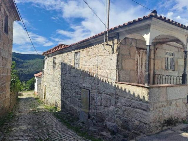 Moradia V5 para restauro Vila Pouca de Aguiar