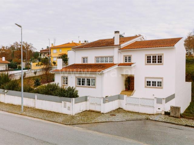 Moradia V5 334m² Mundão