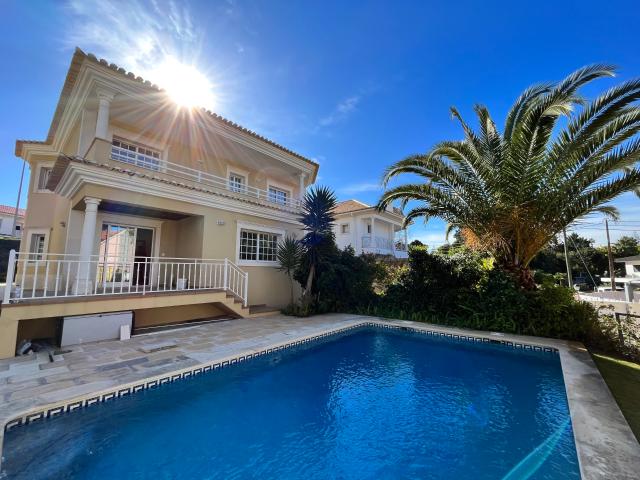 Moradia V5 + 4 salas em Birre em Cascais com piscina