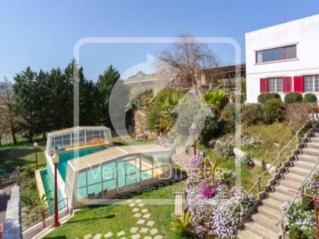 Moradia V6 com anexo T2 com terreno de 7.480 m2 em Arruda dos Vinhos, Lisboa