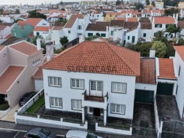 Moradia V6 Isolada no Centro de Ponta Delgada