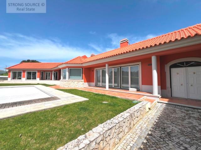 Moradia V6 Térrea, com 500 m2 e 5000 m2 de terreno, a 6,5 km da Lourinhã 11 minutos, 10 km da praia da Areia Branca e a 72 km de Lisboa 1 hora