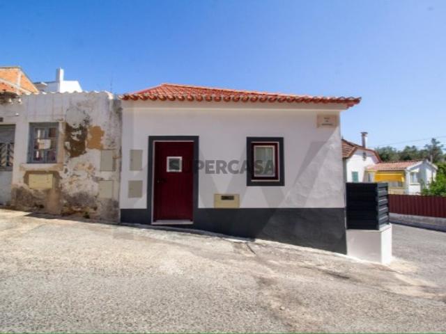 Moradia V1+1 Totalmente Remodelada | Rio Maior
