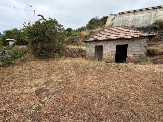 Moradia V1 em Gaula – Potencial Único com Vista Mar Definiti. 21m² Gaula