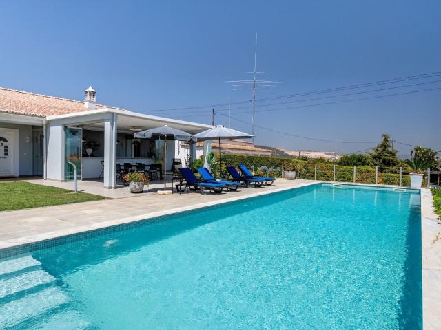 Moradia V2+1 com piscina e vista mar em Vale Covo 980m² Boliqueime