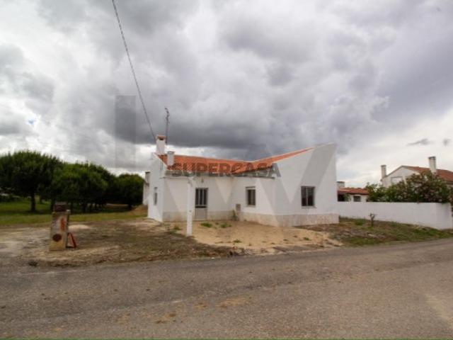 Moradia V2 com Terreno de 500 m² Fazendas de Almeirim