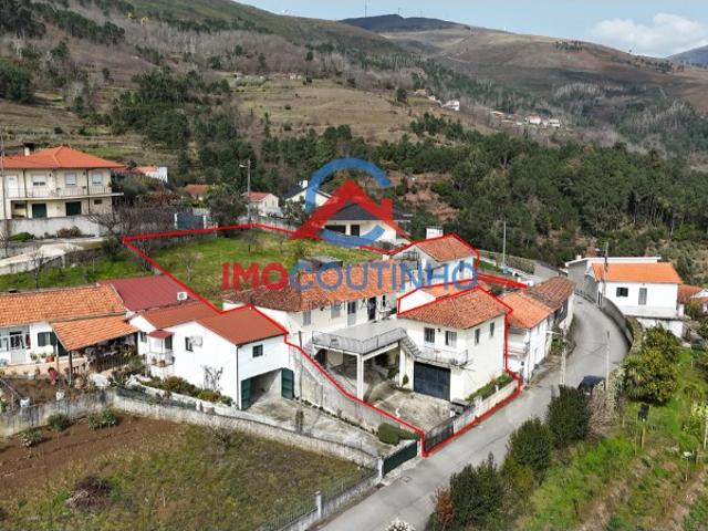 Moradia V2 com Terreno em Zona Tranquila e Envolvente Natural