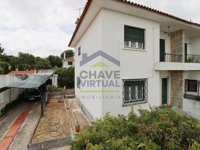 Moradia V2 com Jardim e Garagem Alvalade, Lisboa