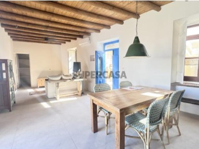 Moradia V2 reabilitada com vista para o mar Centro Loulé 630.000€