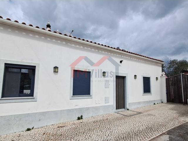 Moradia V2 Renovada com 2 anexos Salir