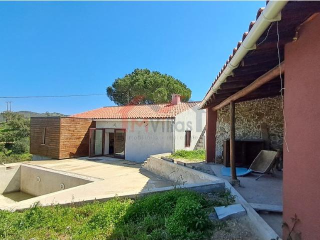 Moradia V2 renovada com vista campo Loulé 135m² Salir