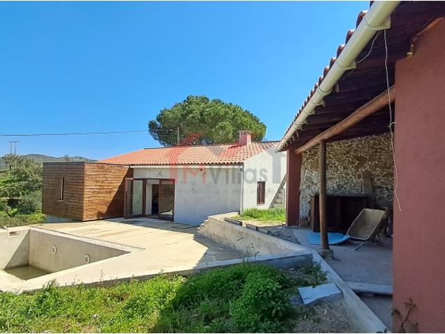 Moradia V2 renovada com vista campo Loulé