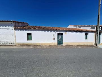 Moradia V2 situada em Safara, concelho de Moura