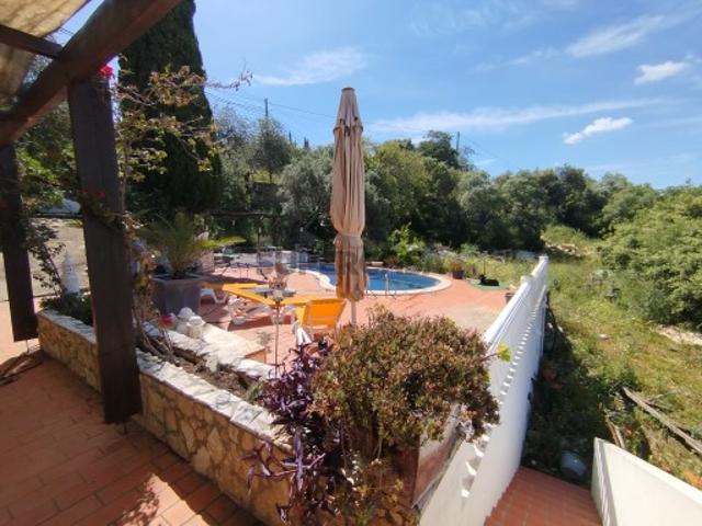 Moradia V2 +T0 com piscina e vista mar, Loulé, Algarve