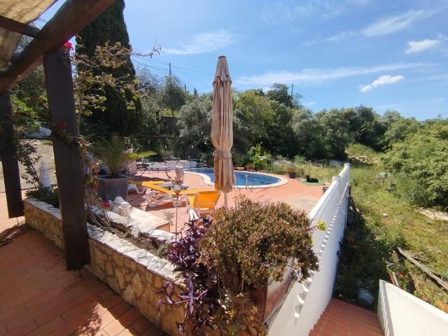Moradia V2 +T0 com piscina e vista mar, Loulé, Algarve 159m² Loulé São Clemente