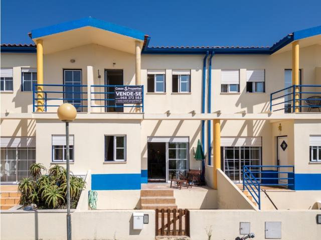 Moradia V2 vista mar em condomínio com piscina e garagem. 70m² Pataias