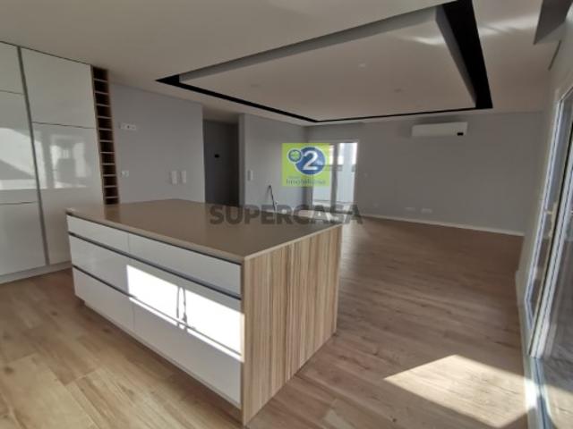 Moradia V3+1! Bem localizada