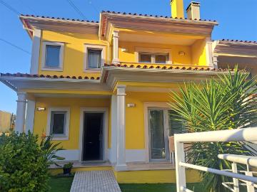 Moradia V3+1 com jardim e vista, a poucos minutos da Cidade. 195m² Marrazes e Barrosa