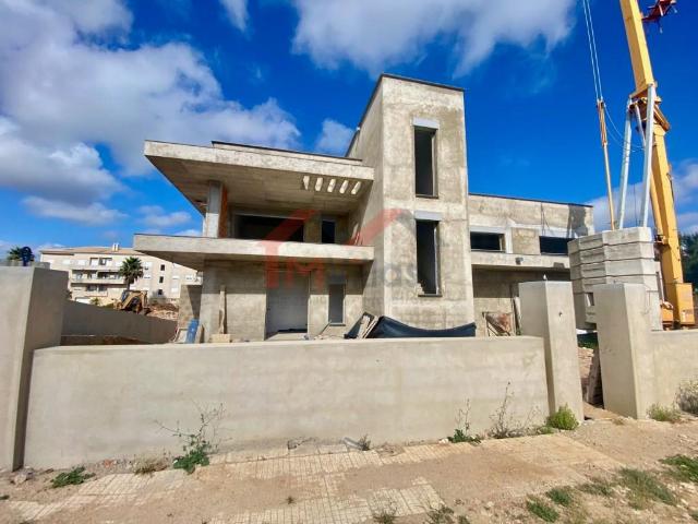 Moradia V3+1 com piscina e garagem Olhão 280m² Quelfes
