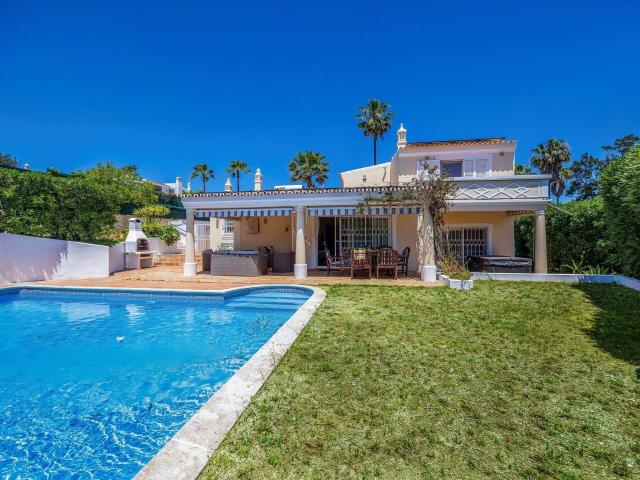 Moradia V3+1 com Piscina e Jacuzzi na Quinta dos Álamos 190m² Guia
