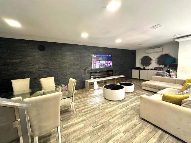 Moradia V3+1 com piscina em zona central 230m² Albufeira e olhos de água
