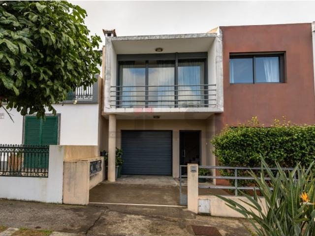 Moradia V3+1 na Urbanização Vila Faia Conforto e Valorização Garantida