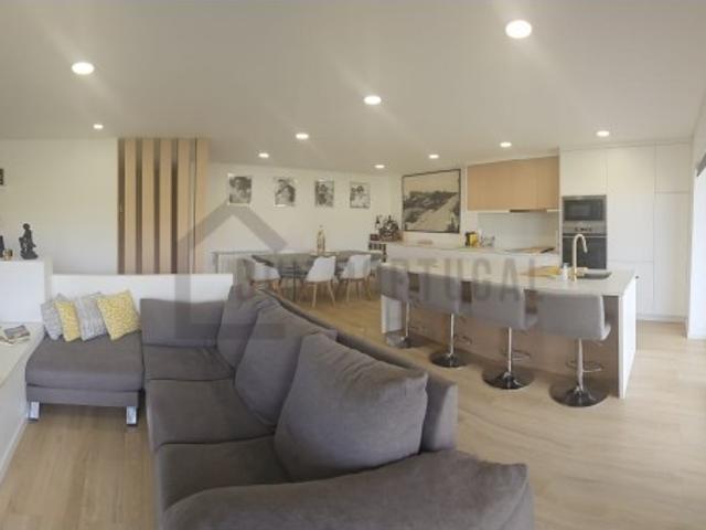 Moradia V3 moderna, em excelente estado, Vila Real