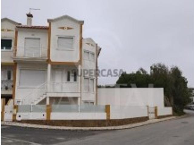 Moradia V3 na Ericeira Centro com vista mar, terraço e garagem