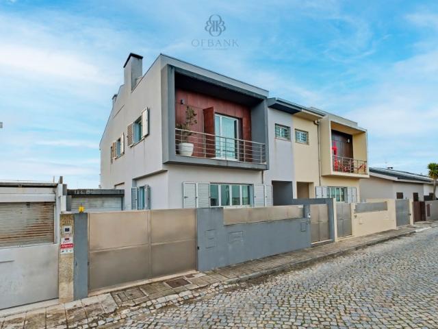 Moradia V3 no Mindelo Conforto, espaço e eficiência num só lar