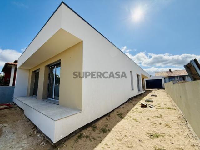 Moradia V3 nova na Ortigosa