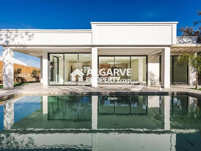 Moradia V3 a estrear de estilo contemporâneo entre Loulé e S. 181m² Querença, Tôr e Benafim