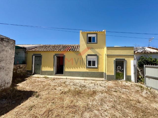 Moradia V3 com 2 anexos para recuperar Olhão 180m² Moncarapacho e Fuseta