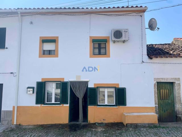 Moradia V3 com 2 pisos para venda