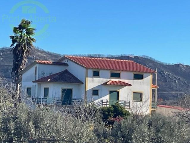 Moradia V3 com Terreno de 1.490 m² em Montes da Senhora | Proença a Nova