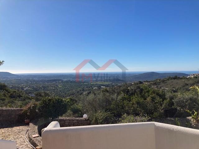 Moradia V3 com vista mar e piscina Loulé
