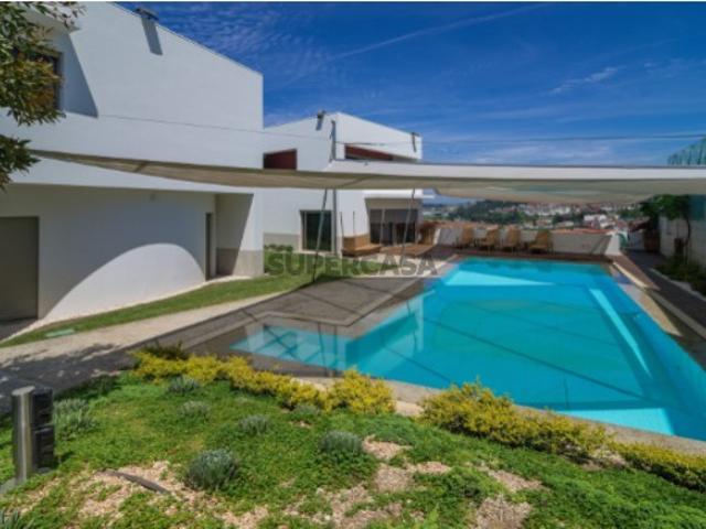 Moradia V3 com jardim e piscina na Trofa
